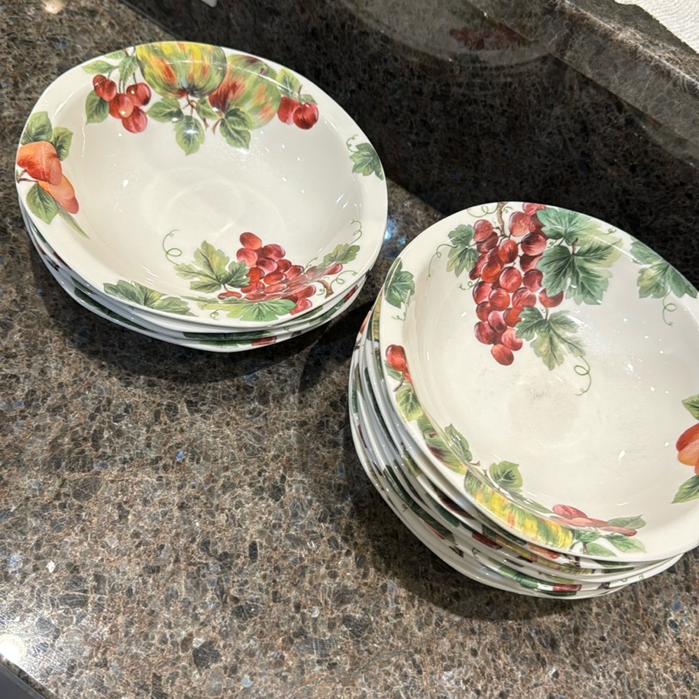 Bowls 13 total bowls available this grouping has 9 in it